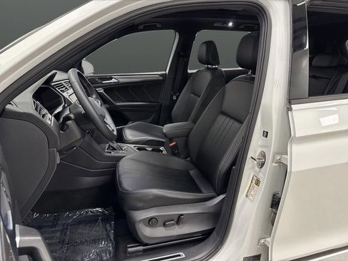 Used 2023 Volkswagen Tiguan SE R-Line image 4
