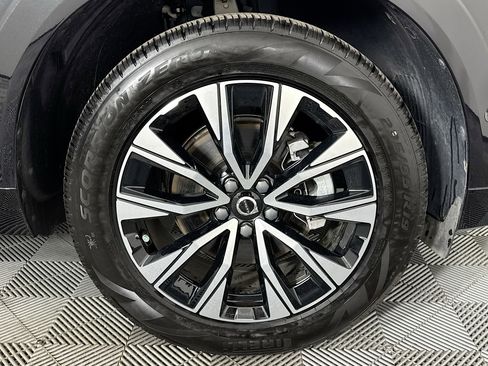 Used 2025 Volvo XC60 B5 Plus image 31