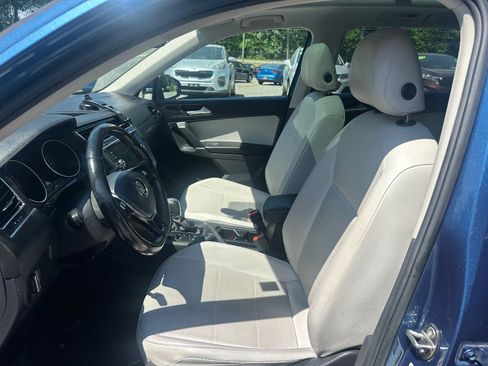 Used 2018 Volkswagen Tiguan SE w/ Panoramic Sunroof Package image 11