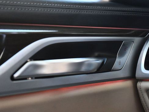 Used 2017 BMW 750i xDrive image 21