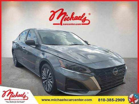 Used 2024 Nissan Altima 2.5 SV FWD image 1
