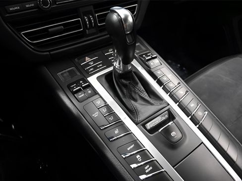 Used 2019 Porsche Macan AWD/4WD image 23
