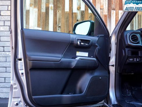 Used 2017 Toyota Tacoma TRD Off-Road image 9