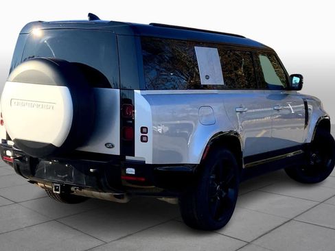 Certified 2023 Land Rover Defender 130 X-Dynamic SE image 12