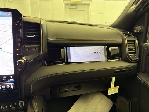 New 2026 RAM 2500 Limited AWD/4WD image 19
