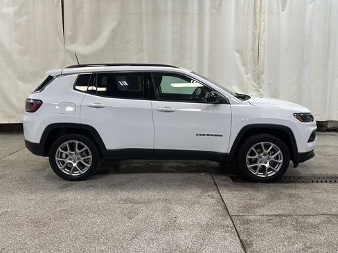 Certified 2022 Jeep Compass Latitude w/ Sun and Sound Group image 6
