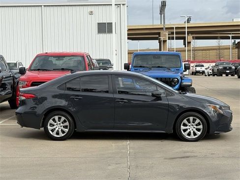 Used 2023 Toyota Corolla LE image 3