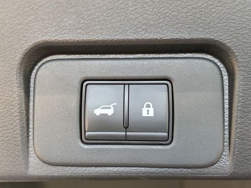 Used 2025 Nissan Rogue SV image 21