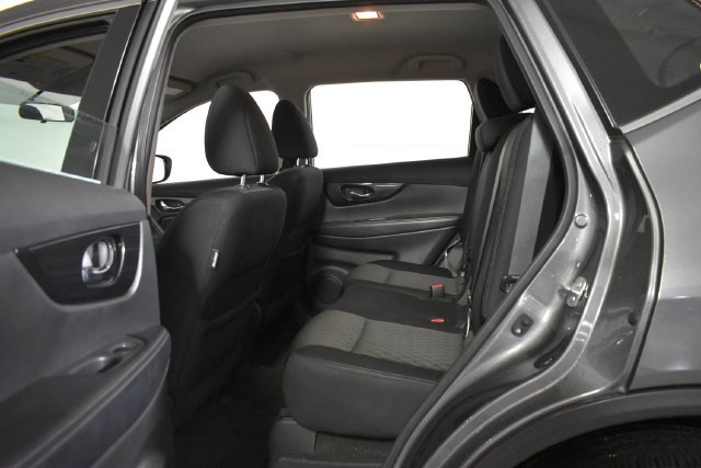 Used 2017 Nissan Rogue S AWD/4WD image 26