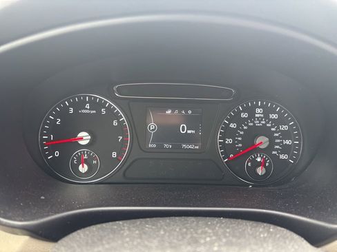 Used 2017 Kia Sorento LX image 9