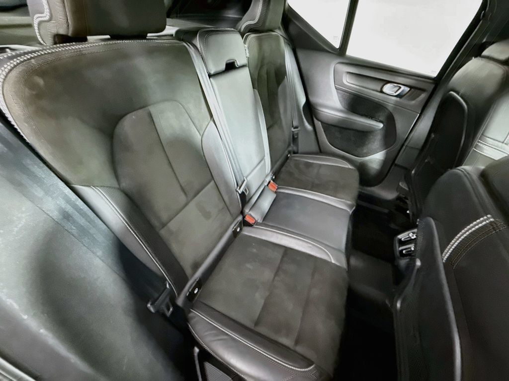 Used 2019 Volvo XC40 T5 R-Design AWD/4WD image 30