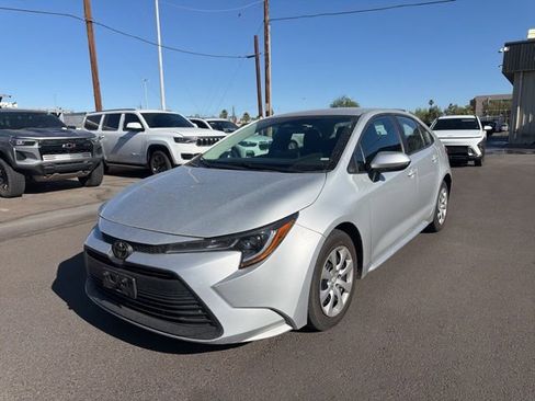 Used 2023 Toyota Corolla LE image 4