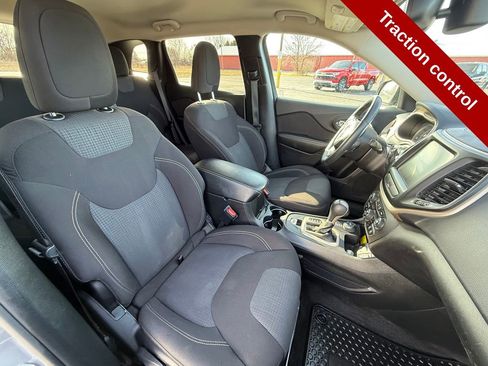 Used 2016 Jeep Cherokee Latitude w/ Cold Weather Group image 40