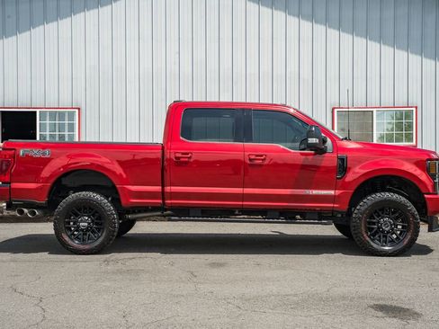 Certified 2022 Ford F250 Lariat w/ Black Appearance Package AWD/4WD image 3
