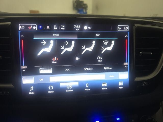 Used 2024 Chrysler Pacifica Touring-L FWD image 22