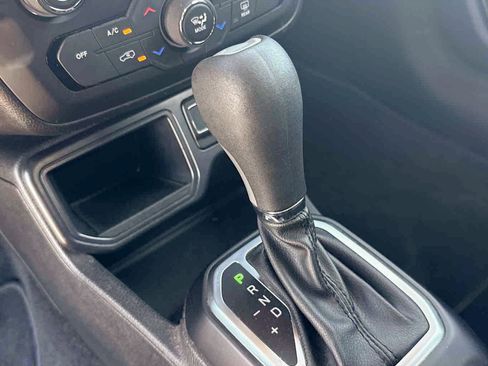 Used 2018 Jeep Renegade Altitude image 14