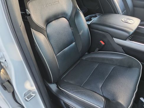 Used 2024 RAM 1500 Laramie AWD/4WD image 20