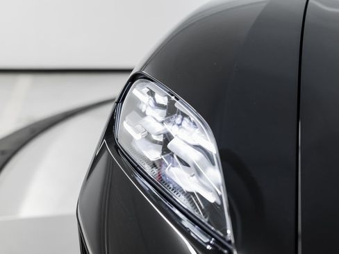 New 2026 Porsche Taycan image 14