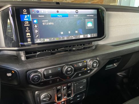 Used 2025 Jeep Wrangler Unlimited Sport AWD/4WD image 33