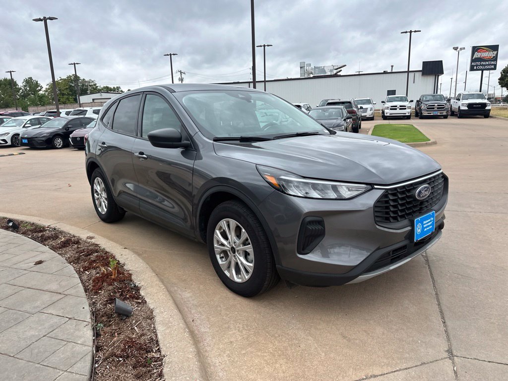 Used 2025 Ford Escape Active FWD image 3