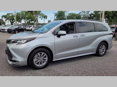Used 2023 Toyota Sienna XLE image 47