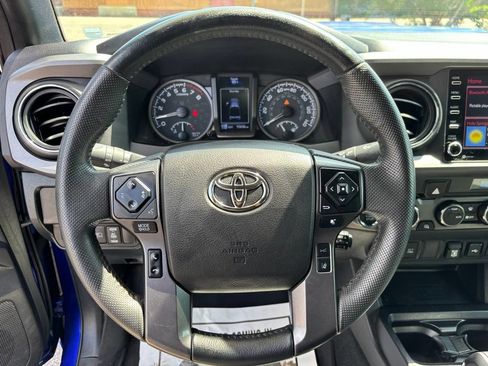 Used 2022 Toyota Tacoma TRD Sport AWD/4WD image 33