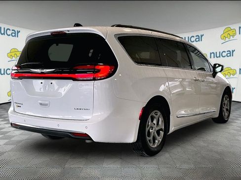 Used 2023 Chrysler Pacifica Limited image 6