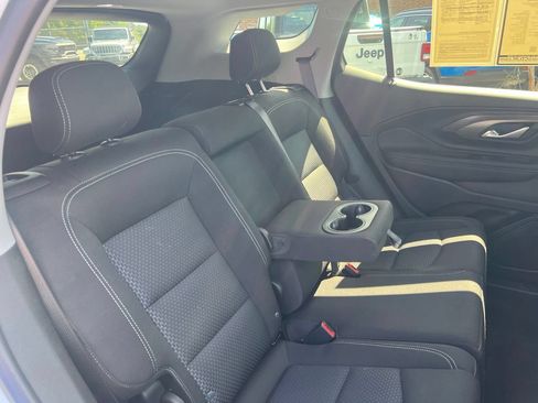Used 2024 GMC Terrain SLE w/ Driver Convenience Package FWD image 18