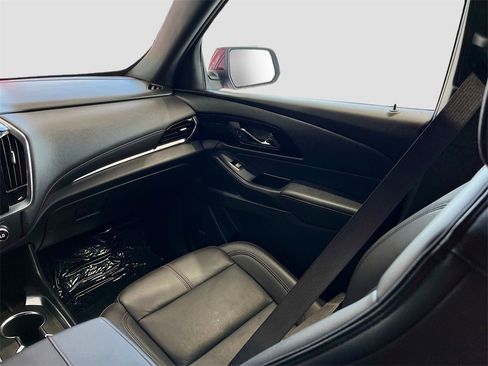 Used 2023 Chevrolet Traverse RS image 25