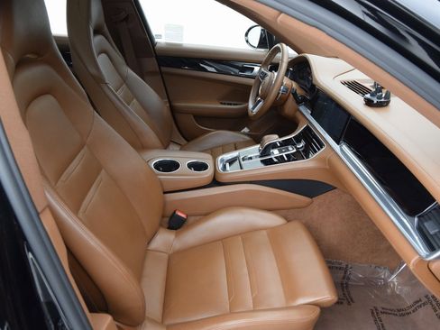 Used 2018 Porsche Panamera 4 image 17