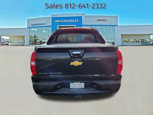 Used 2013 Chevrolet Avalanche LTZ AWD/4WD image 6