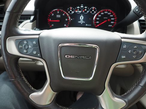 Used 2016 GMC Yukon Denali image 30