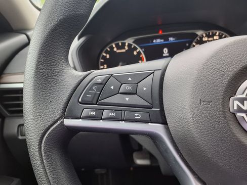 Used 2025 Nissan Altima 2.5 SV FWD image 23