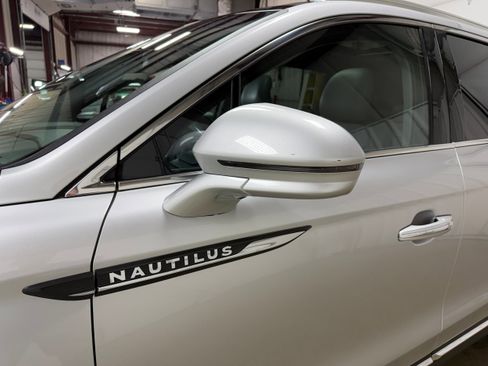 Used 2019 Lincoln Nautilus Reserve AWD/4WD image 41