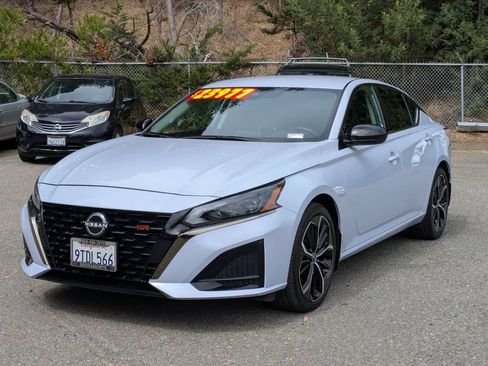 Used 2025 Nissan Altima 2.5 SR FWD image 4