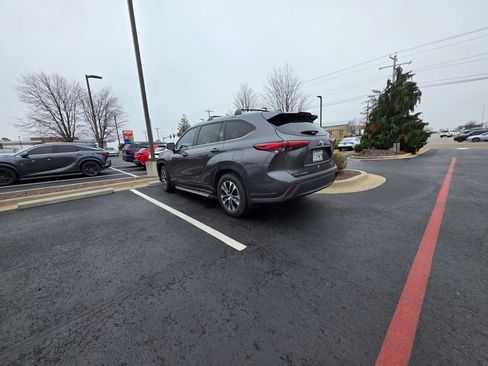 Used 2022 Toyota Highlander XLE image 4