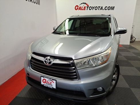 Used 2015 Toyota Highlander XLE image 2