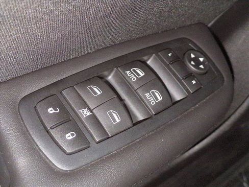 Used 2016 Chrysler 200 Limited w/ Convenience Group FWD image 11