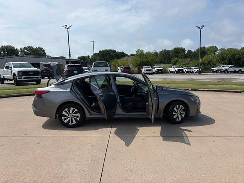 Used 2024 Nissan Altima 2.5 S FWD image 33