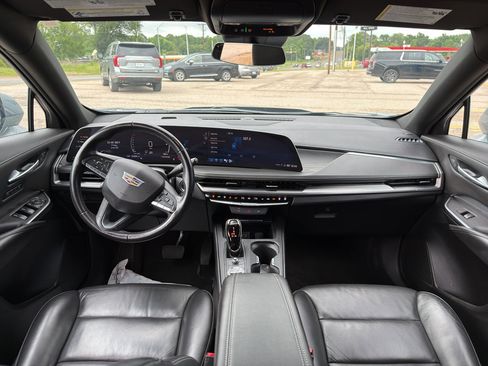 Used 2024 Cadillac XT4 Premium Luxury FWD image 16