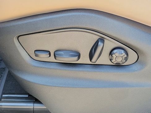 New 2026 Porsche Cayenne Coupe AWD/4WD image 28