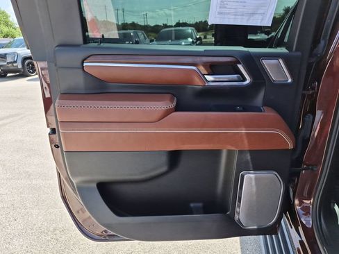Used 2024 GMC Sierra 2500 Denali Ultimate AWD/4WD image 35