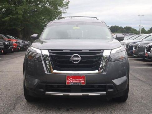 Certified 2025 Nissan Pathfinder SL w/ SL Premium Package FWD image 3