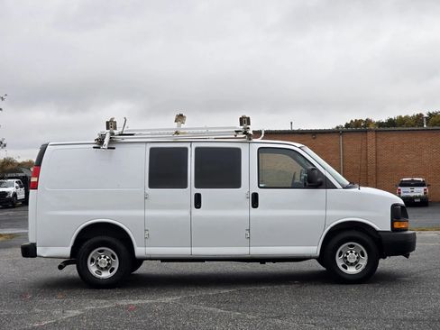 Used 2014 Chevrolet Express 2500 image 10