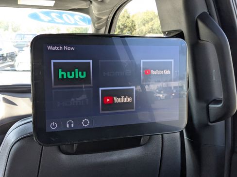 Used 2024 Chevrolet Suburban RST w/ Luxury Package image 16