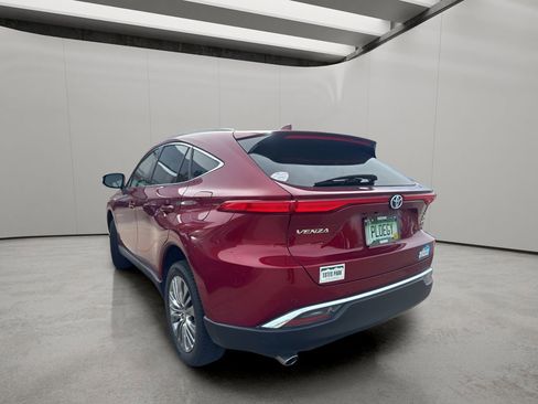 Used 2021 Toyota Venza XLE w/ Softex Package image 2