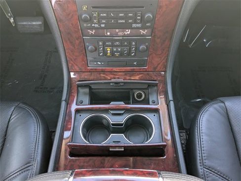 Used 2014 Cadillac Escalade Luxury image 22