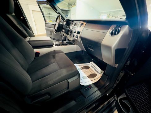 Used 2017 Ford Expedition XLT AWD/4WD image 15