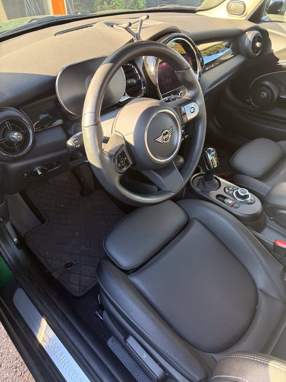 Used 2024 MINI Cooper SE FWD image 2