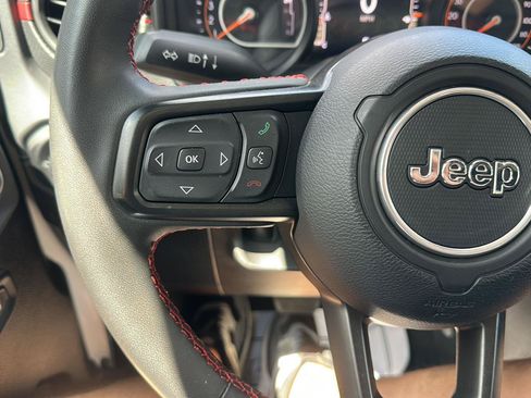Used 2024 Jeep Gladiator Rubicon w/ Technology Group AWD/4WD image 21